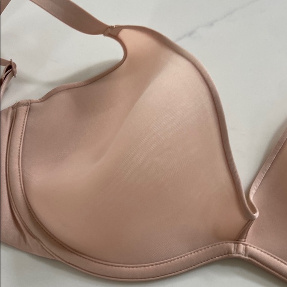 SKIMS Nude Plunge Bra - Picture 16 of 16